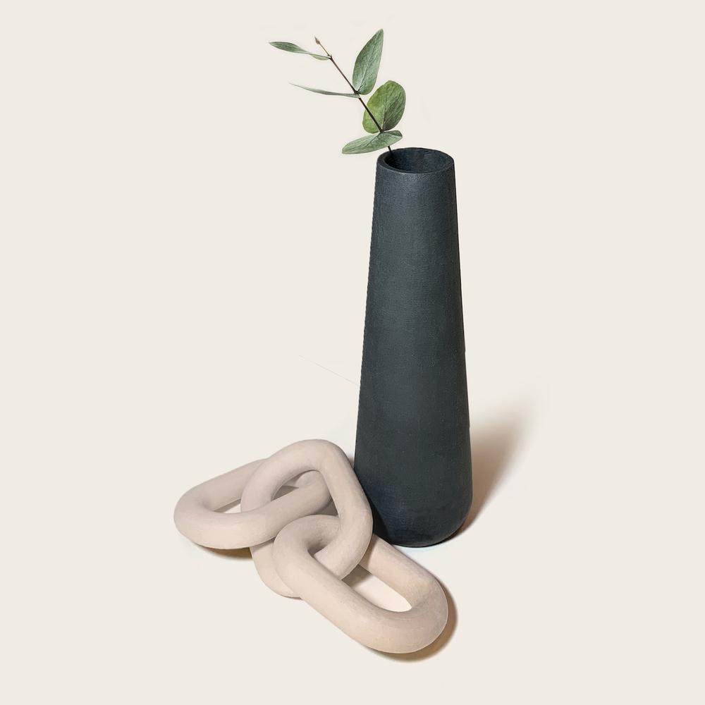 Tsubo vessel — vessel in algae bioplastic