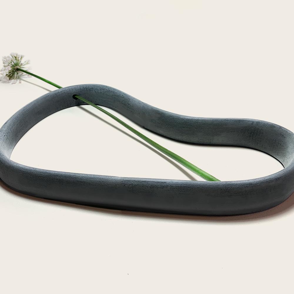 Wave stand — stationery piece in algae bioplastic